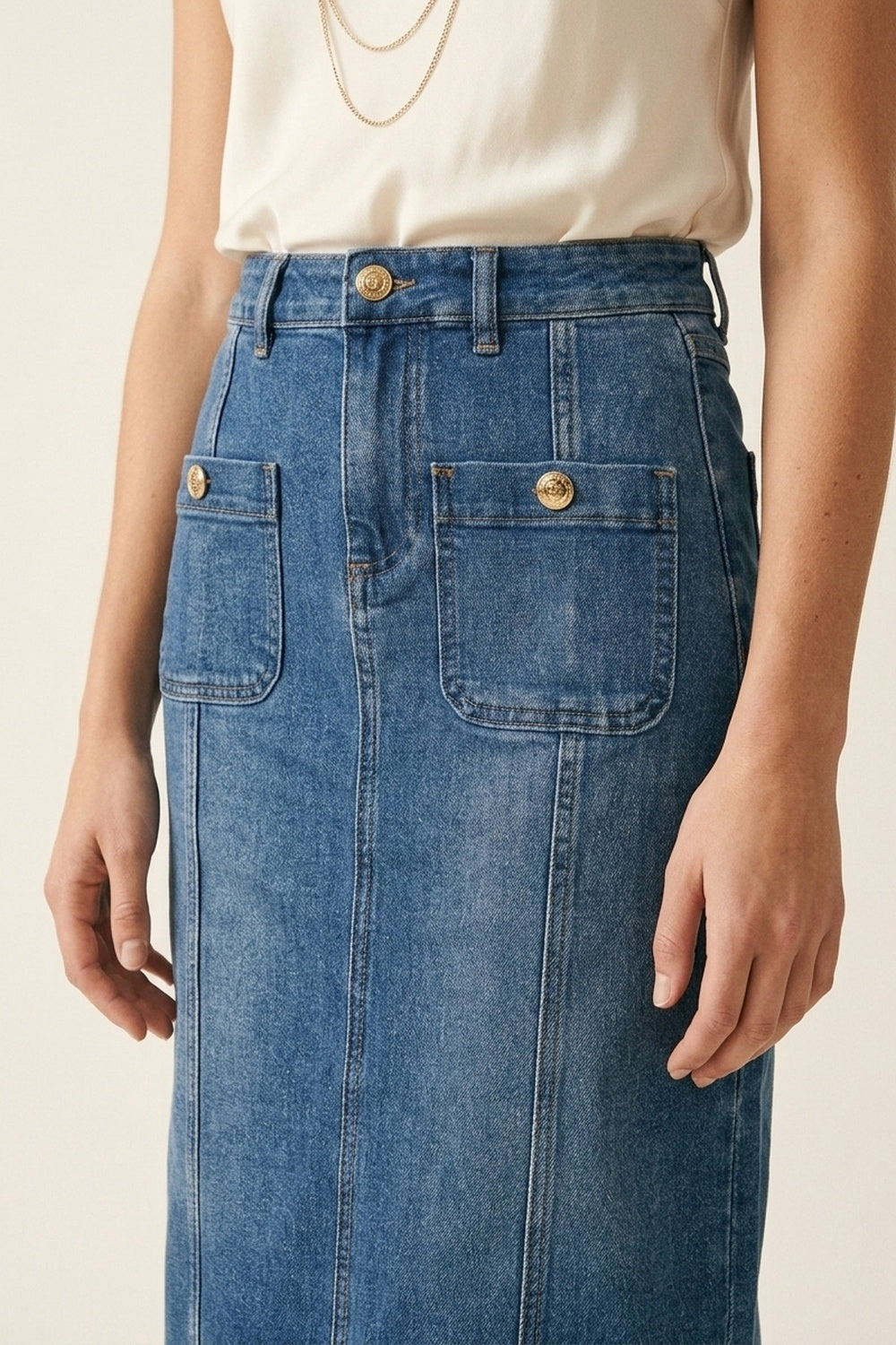 Gonna midi in denim a lavaggio medio con tasche applicate frontali