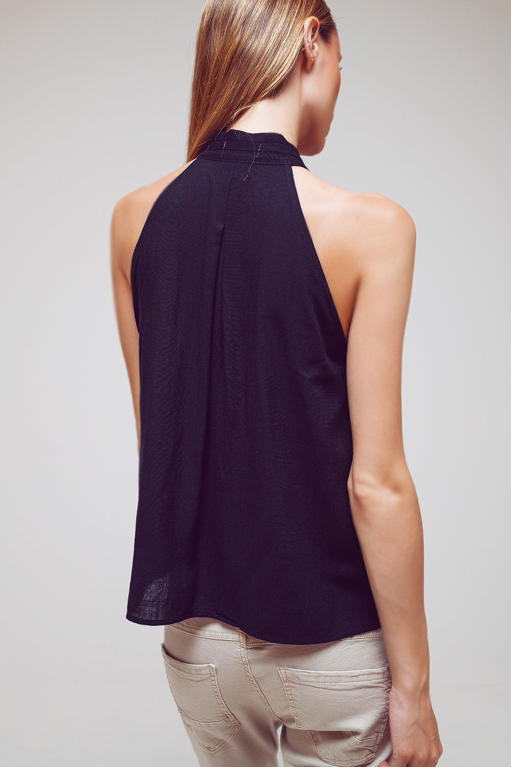 Halter Top Con Collo a Nastro in Nero