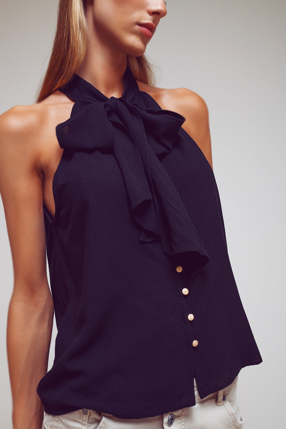 Halter Top Con Collo a Nastro in Nero