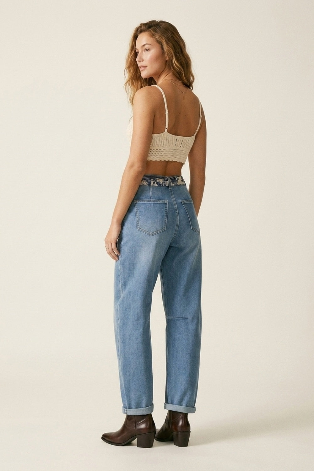 Jeans A Gamba Dritta Con Dettaglio Di Cucitura Al Ginocchio