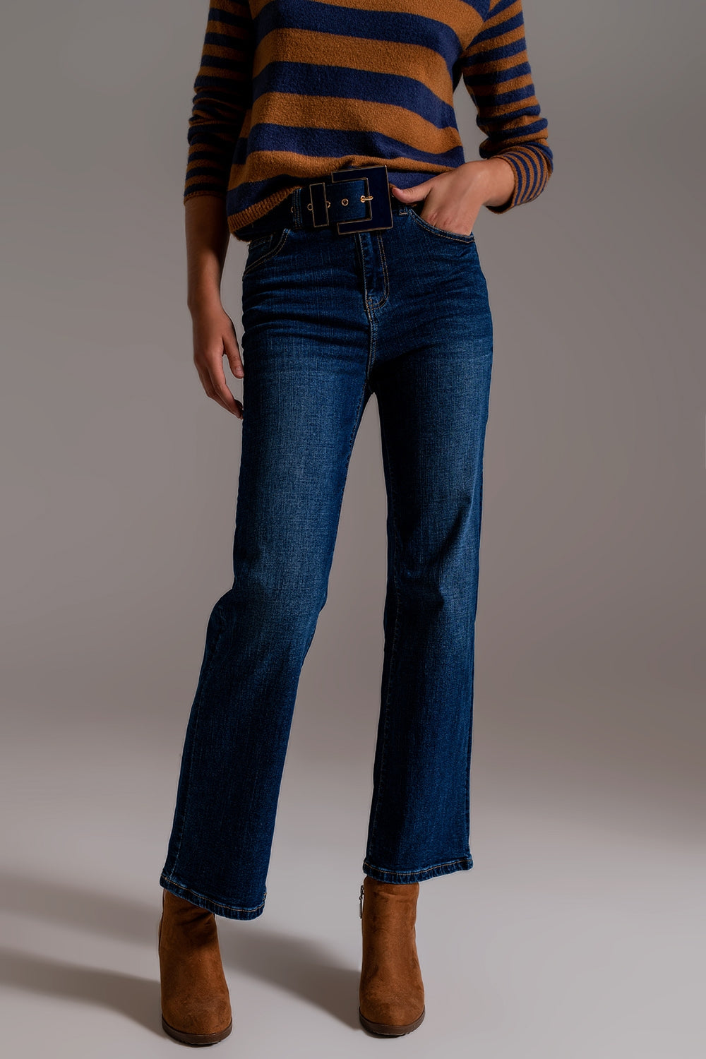 Jeans a gamba larga con dettaglio sul fondo in lavaggio scuro
