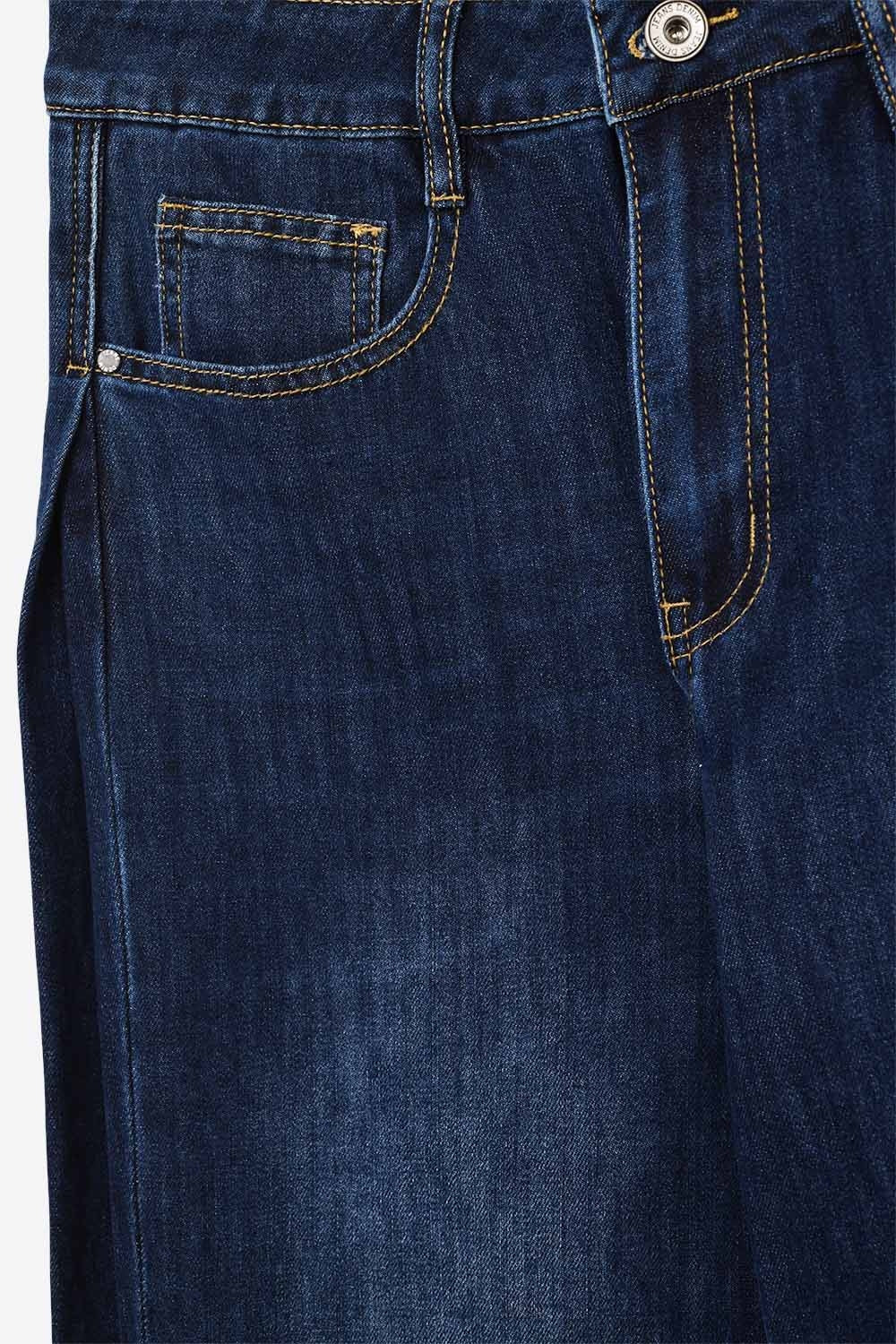 Jeans a gamba larga con pince laterali in blu profondo