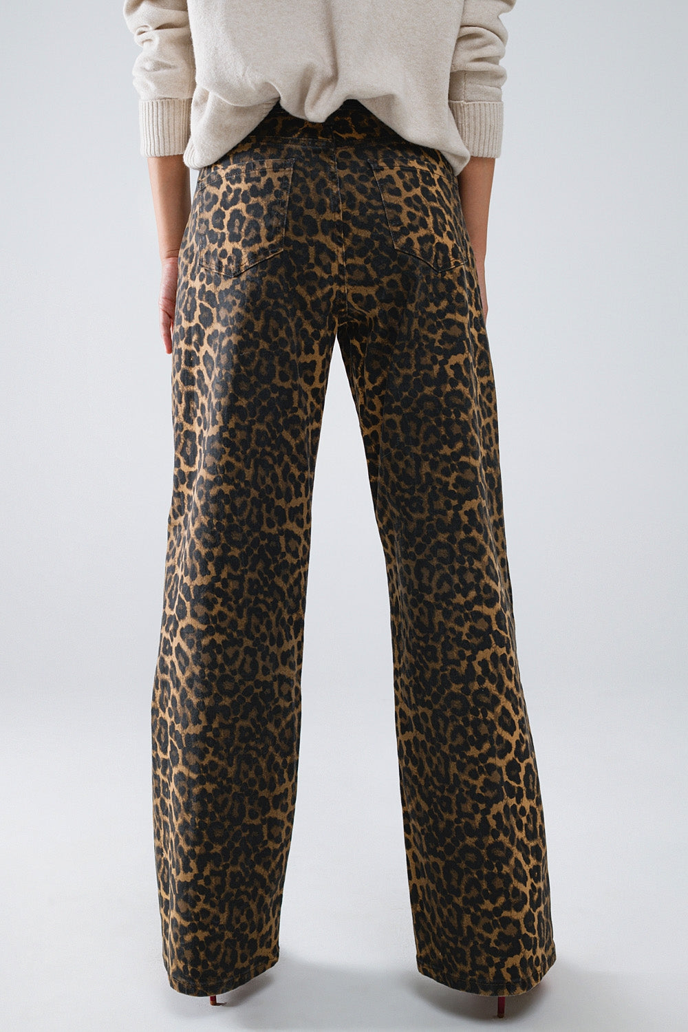 Jeans a gamba tesa con stampa leopardo