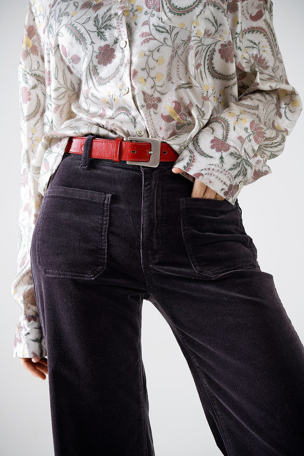 Jeans a gamba tesa in velluto a coste grigio scuro con tasche