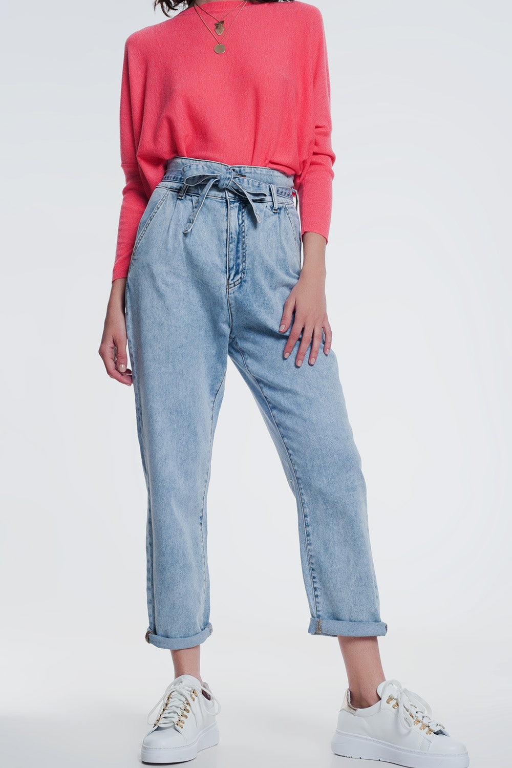 Q2 Jeans a taglio dritto in denim leggero con cintura