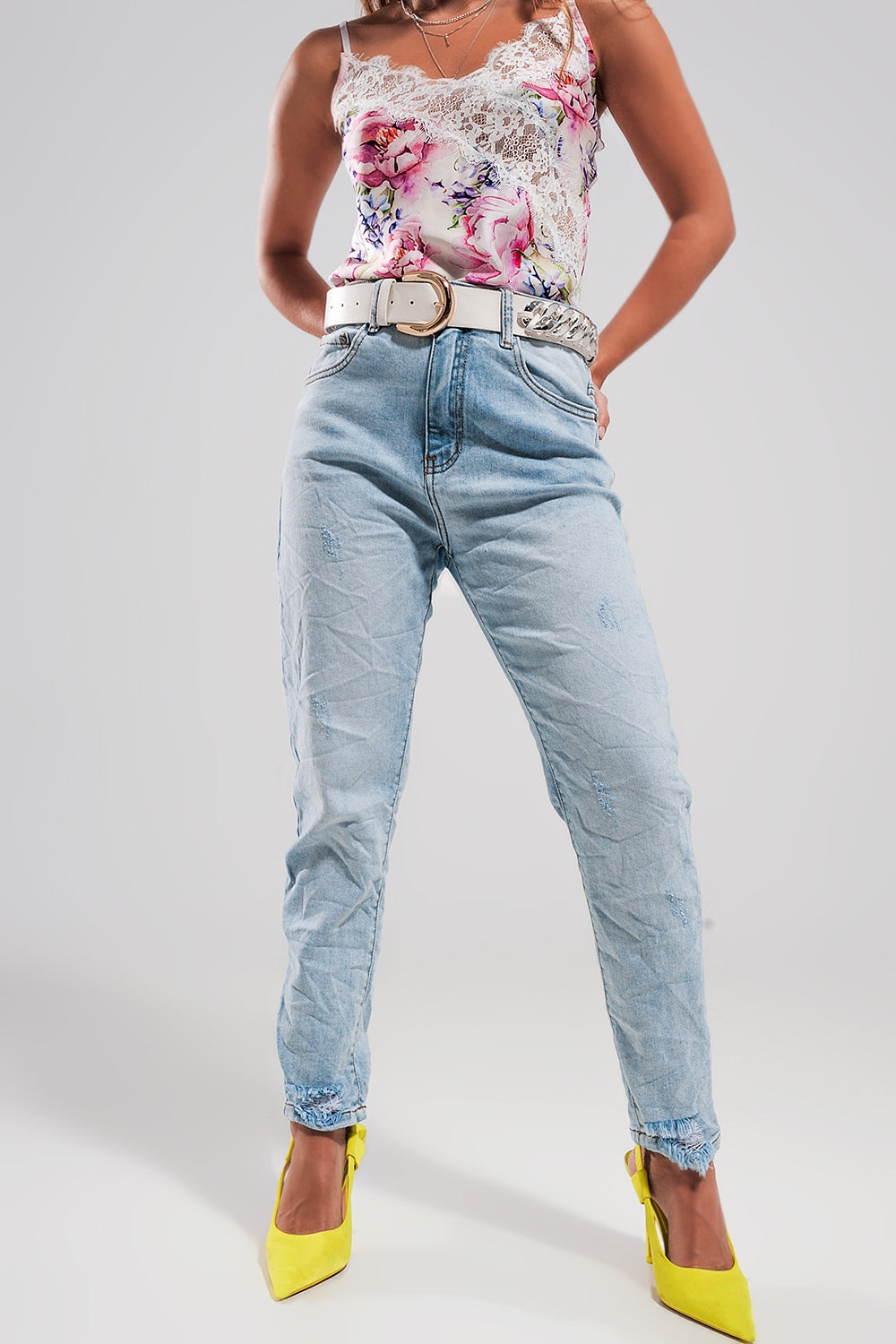 Jeans a vita alta con strappi denim chiaro