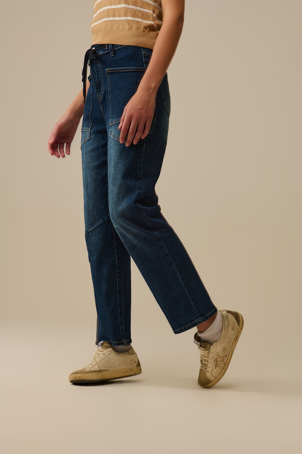 Jeans a vita larga con coulisse in lavaggio scuro