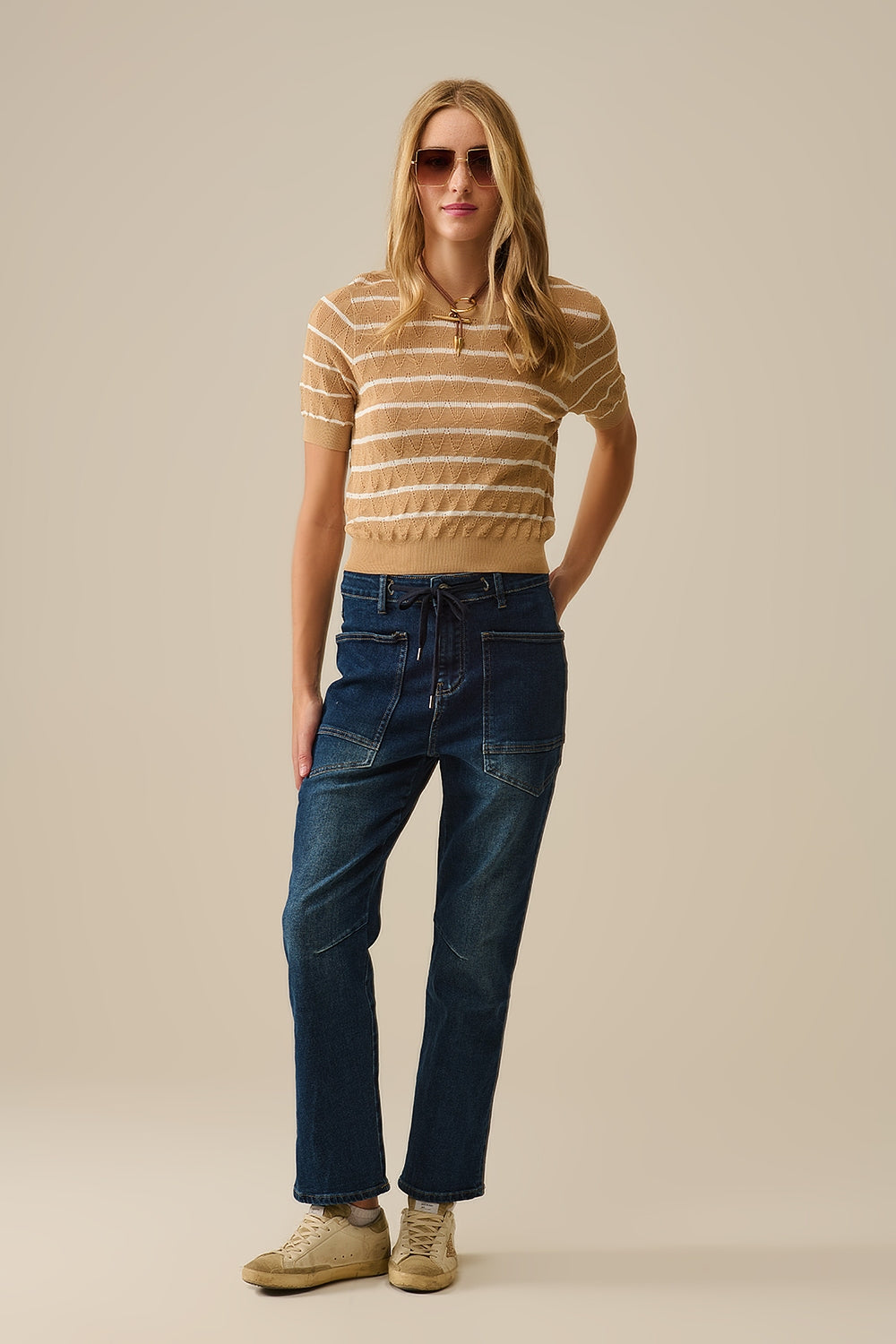 Jeans a vita larga con coulisse in lavaggio scuro