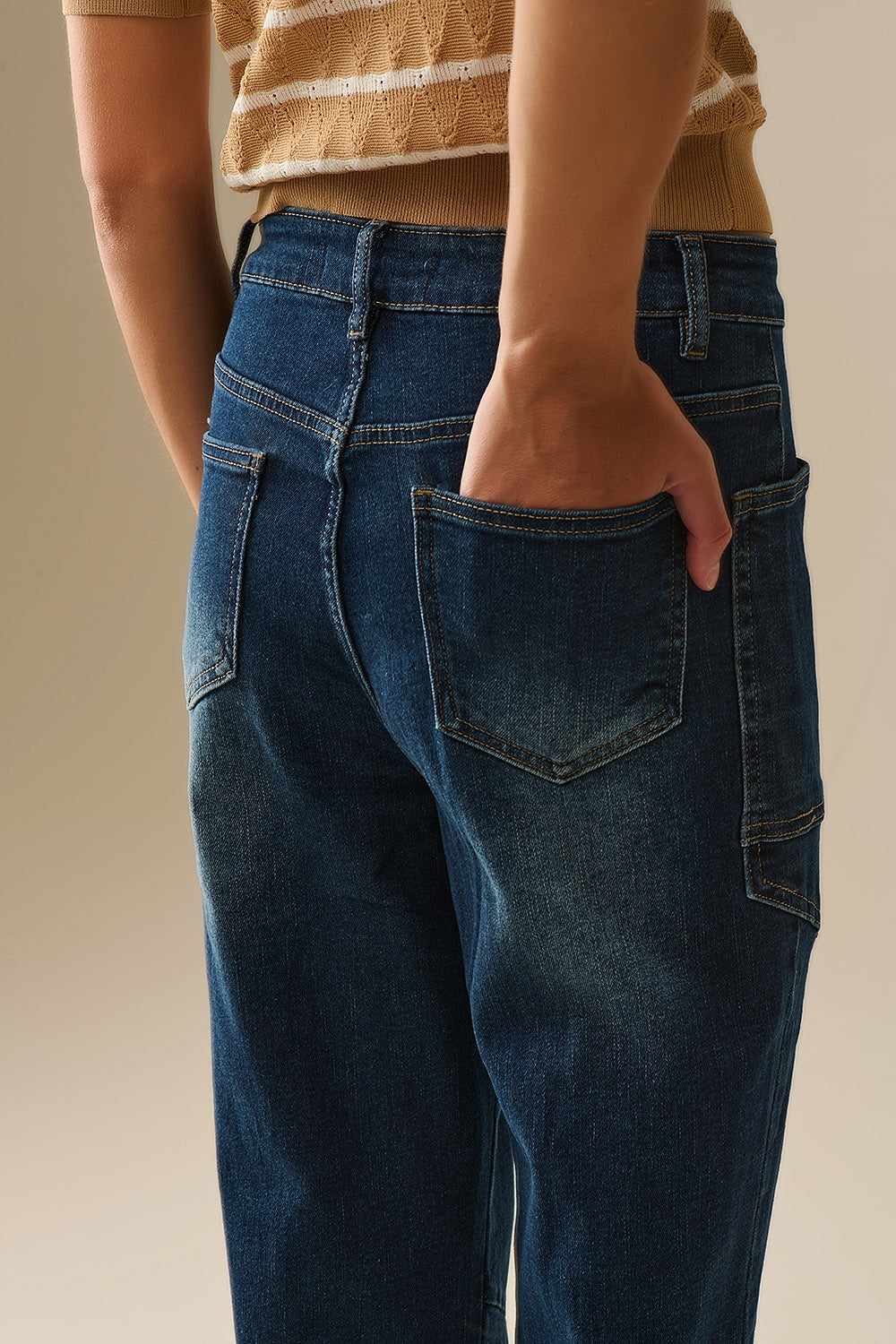 Jeans a vita larga con coulisse in lavaggio scuro