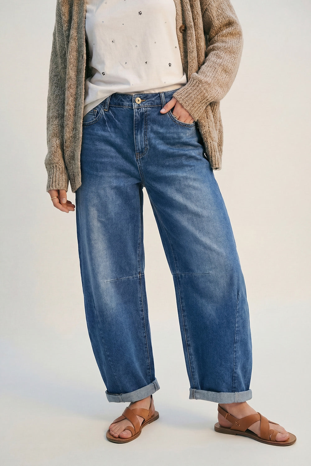 Q2 jeans Barrel a lavaggio medio con dettagli di cucitura al ginocchio