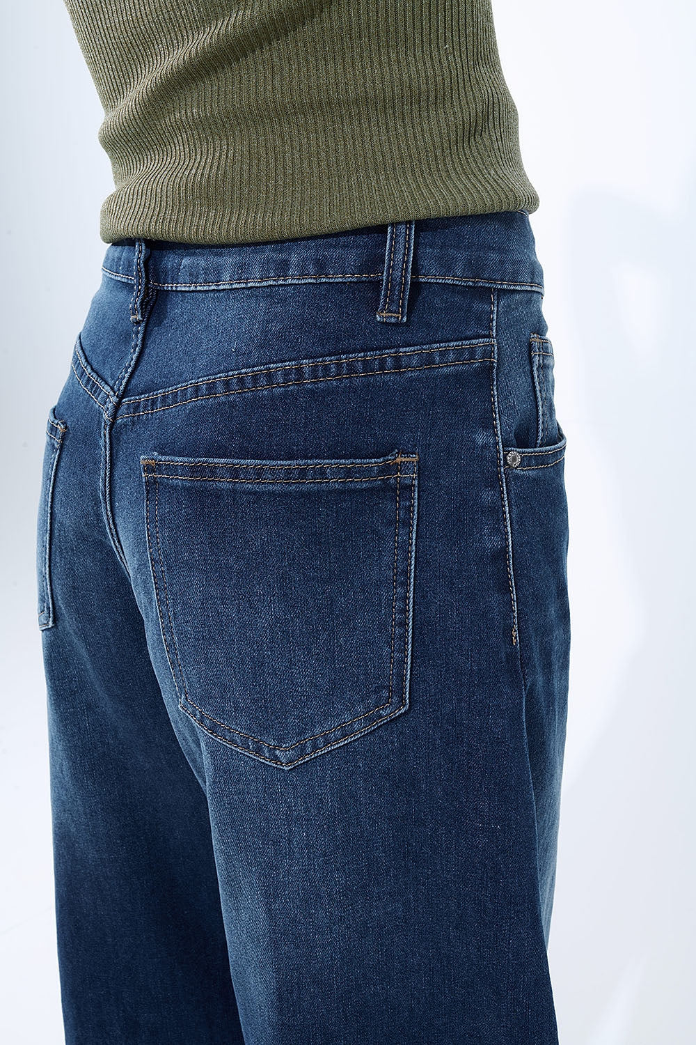 Jeans Barrel con cuciture a palloncino sulle ginocchia