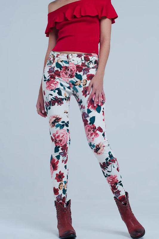 Q2 Jeans bianchi con stampa di rose