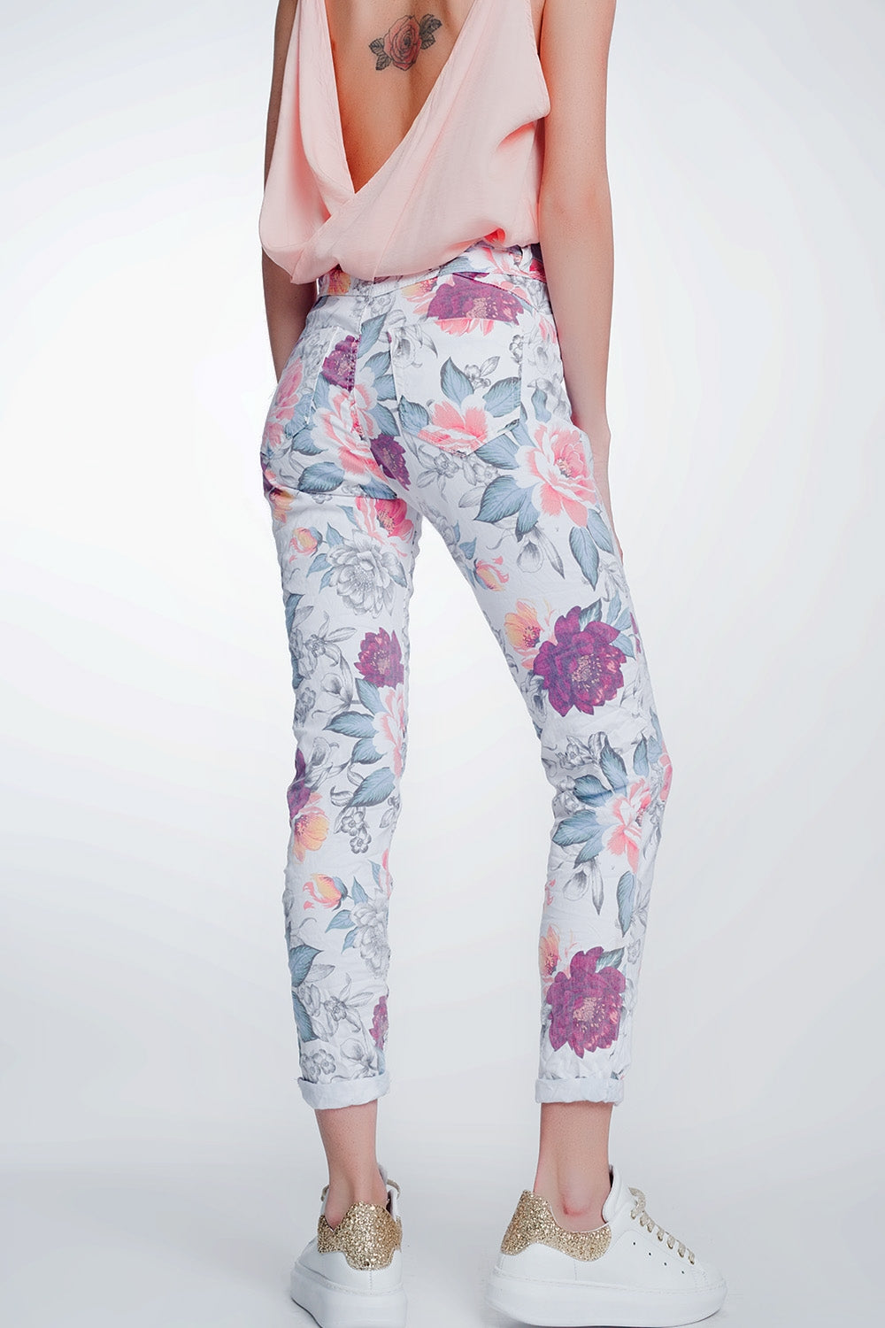 jeans bianco boyfriend con stampa floreale