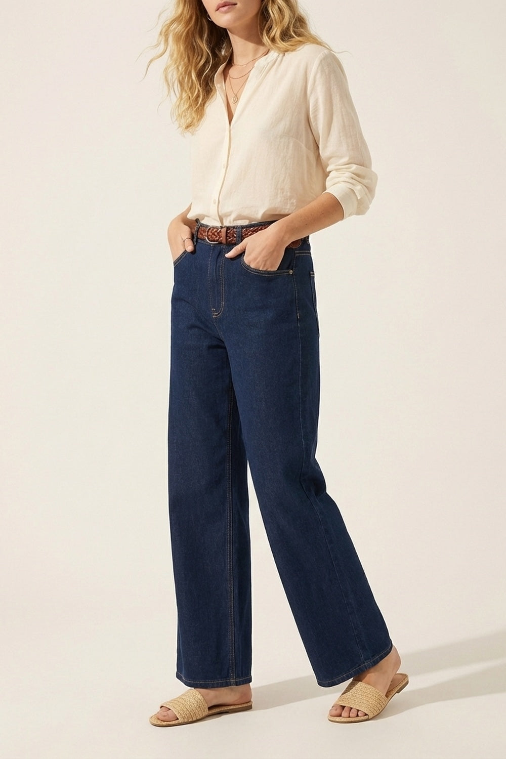 Jeans blu a gamba larga a vita alta