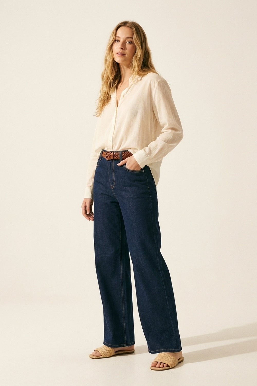 Jeans blu a gamba larga a vita alta