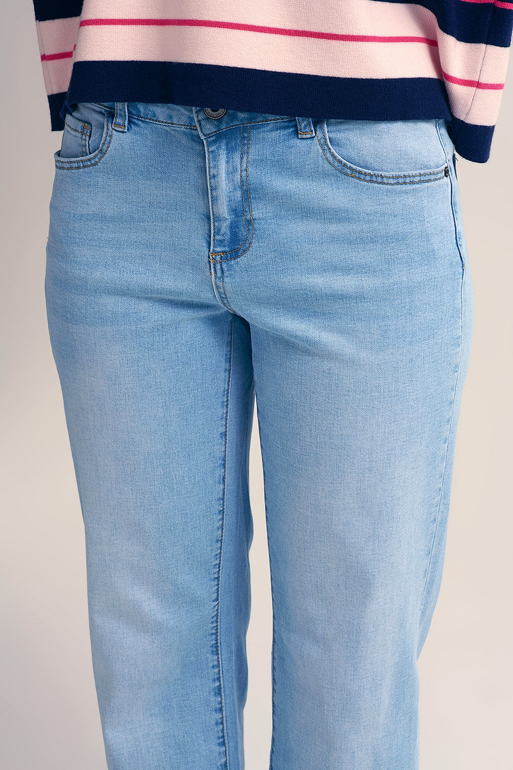 Jeans blu chiaro a gamba dritta