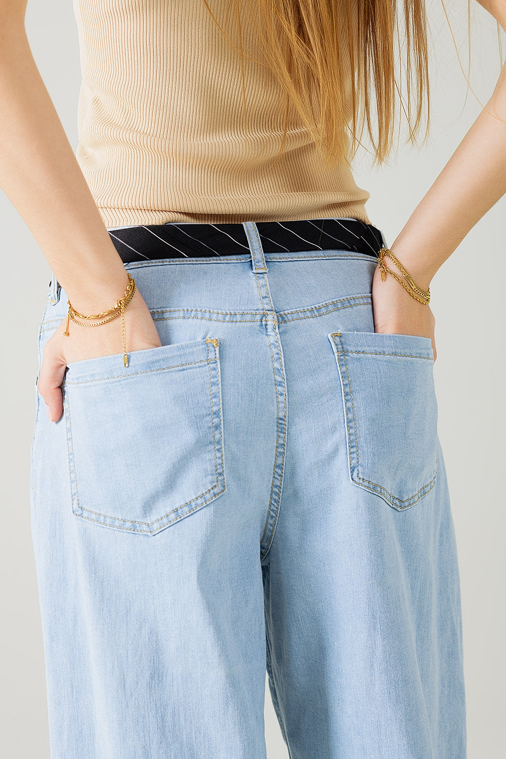 Jeans blu chiaro a gamba larga con pieghe