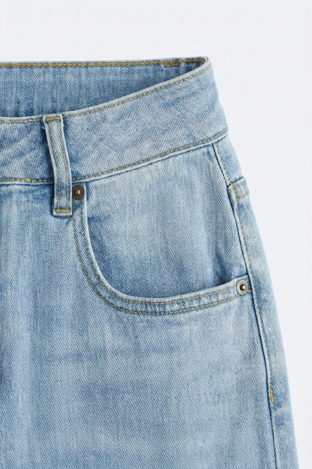Jeans blu chiaro a gamba larga dal taglio rilassato