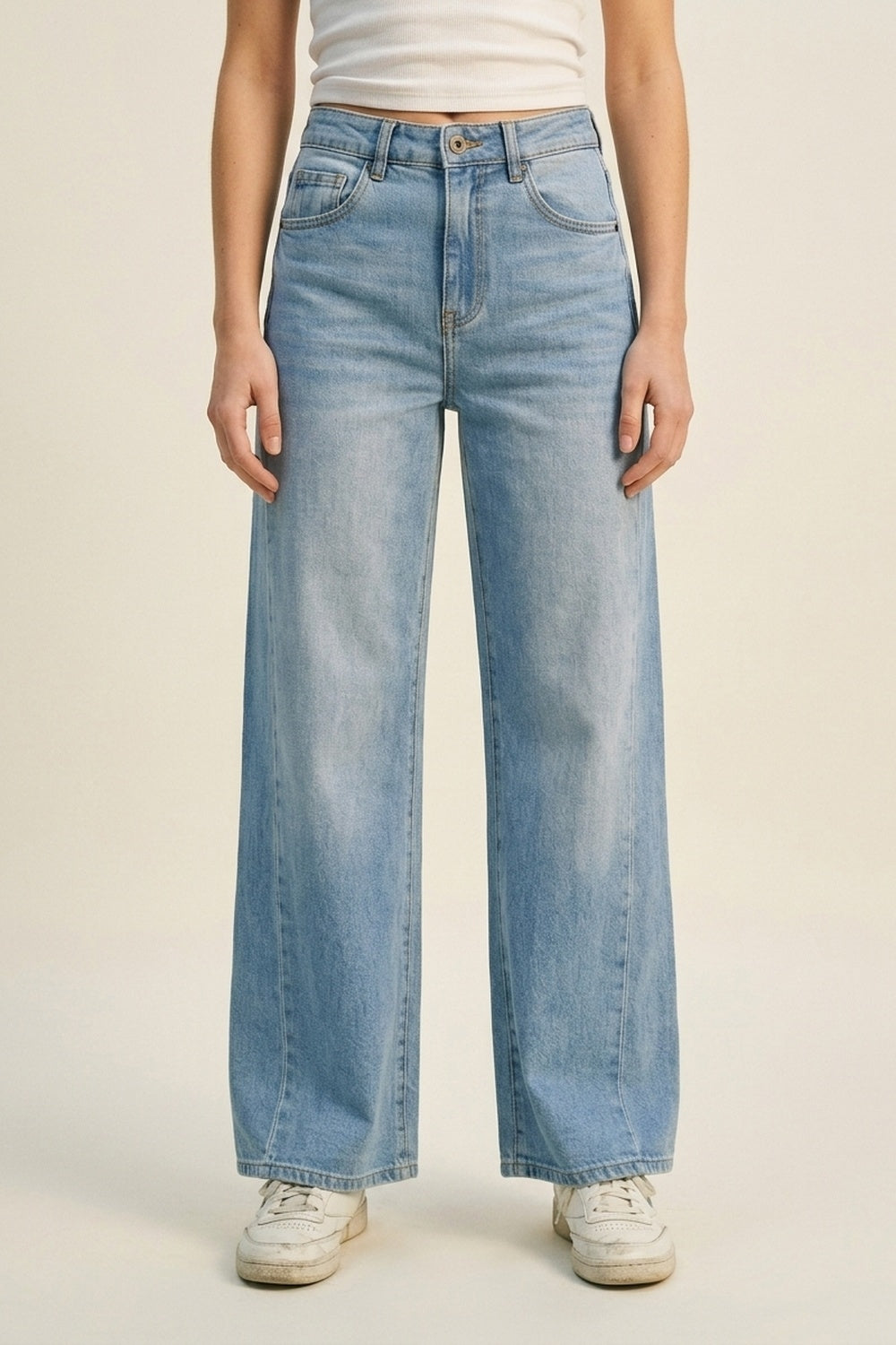Q2 Jeans blu chiaro a gamba larga e vita alta in denim