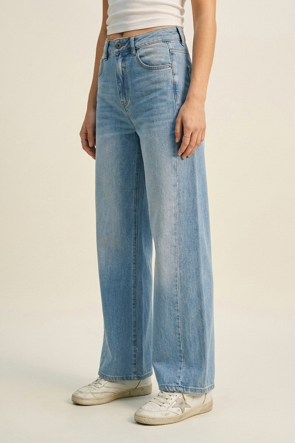Jeans blu chiaro a gamba larga e vita alta in denim