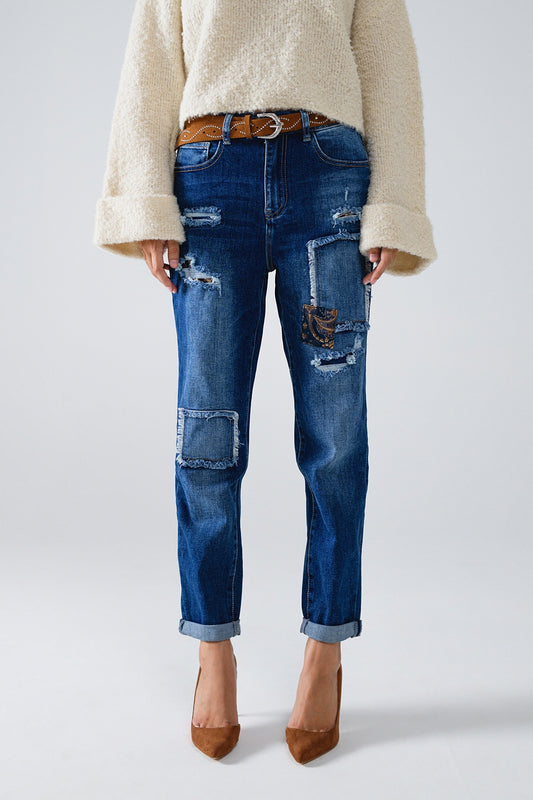 Q2 Jeans blu larghi con sottili strappi e toppe