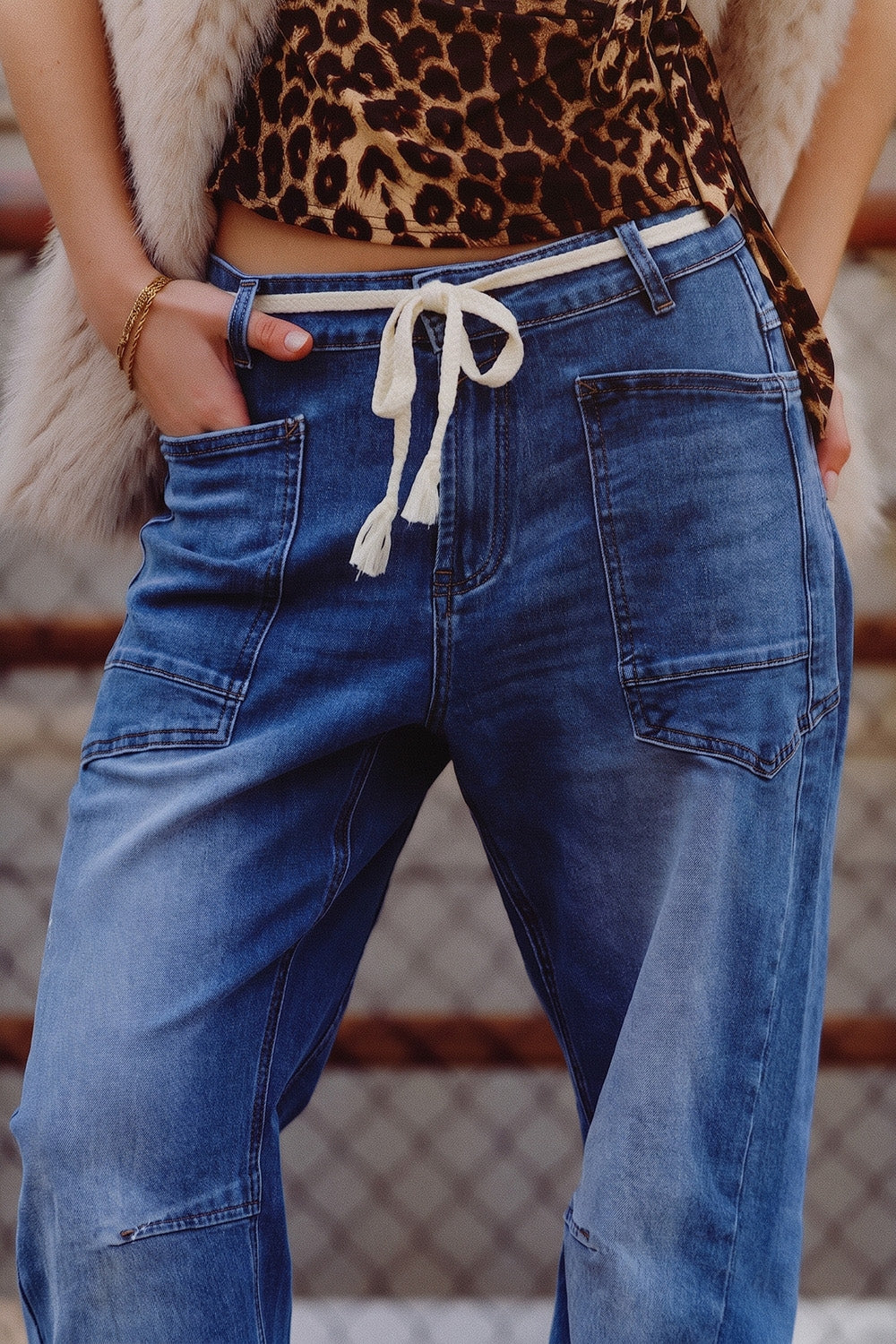 Jeans Blu Mid Wash a Gamba Larga alla Caviglia con Cintura