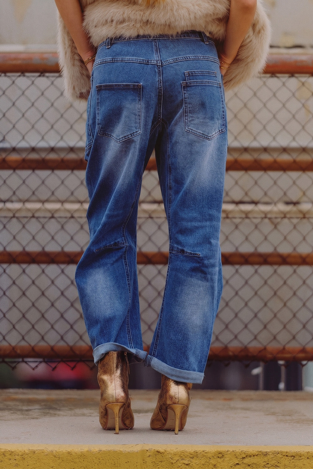 Jeans Blu Mid Wash a Gamba Larga alla Caviglia con Cintura