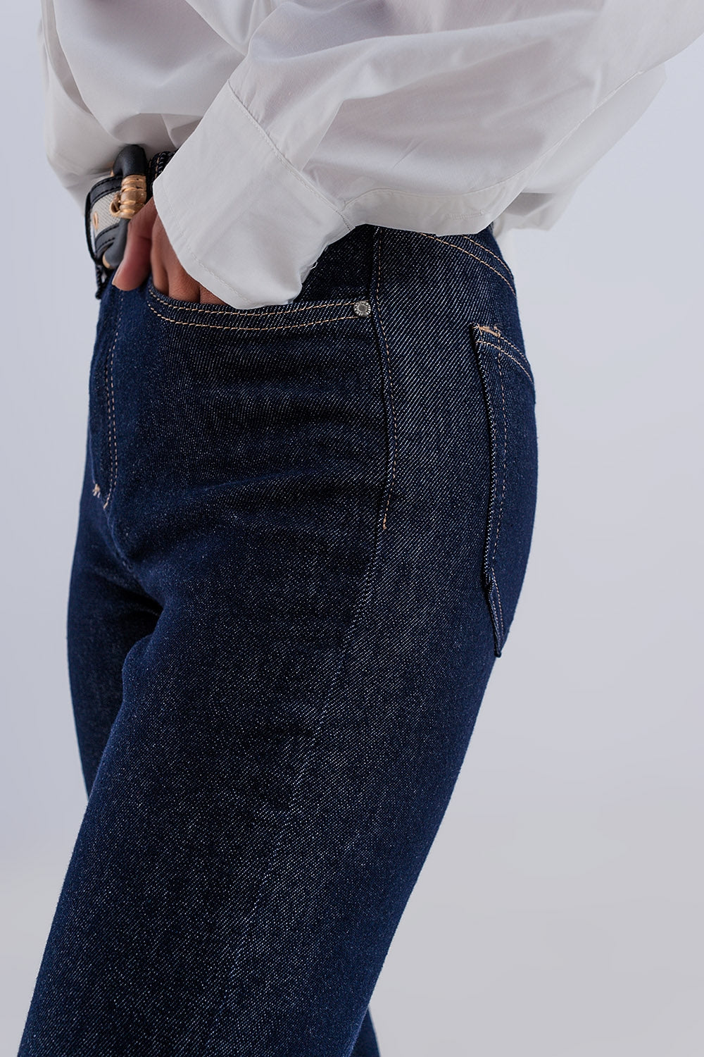 Jeans blu scuro basic a vita alta con cuciture a contrasto