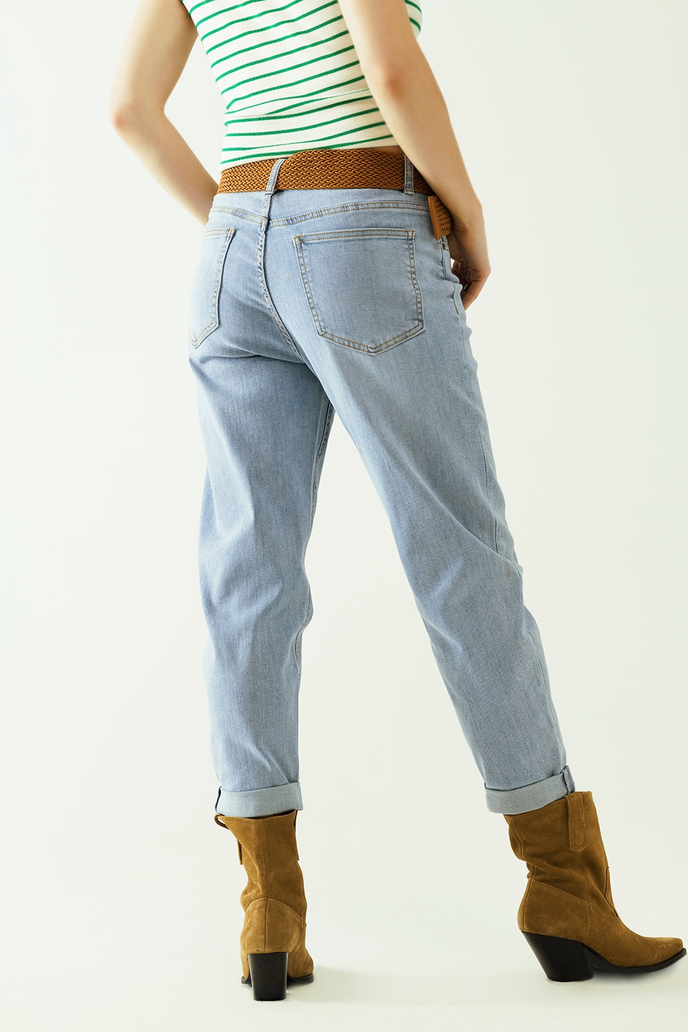 Jeans boyfriend blu chiaro con dettagli di cuciture sui bordi