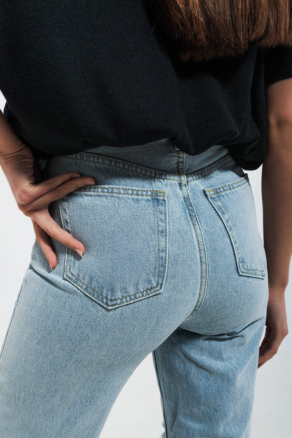 Jeans con strappi e toppe lavaggio chiaro