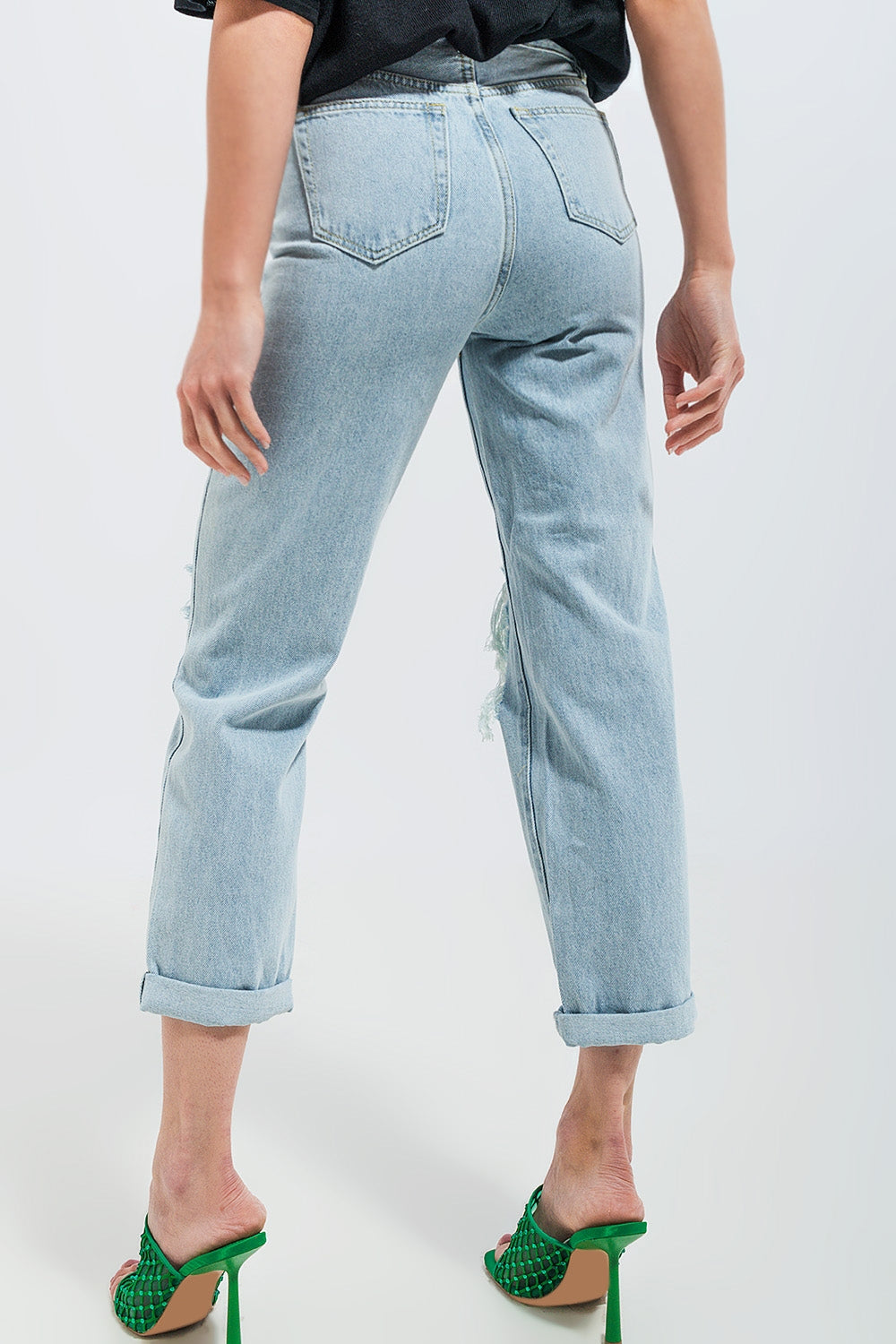 Jeans con strappi e toppe lavaggio chiaro