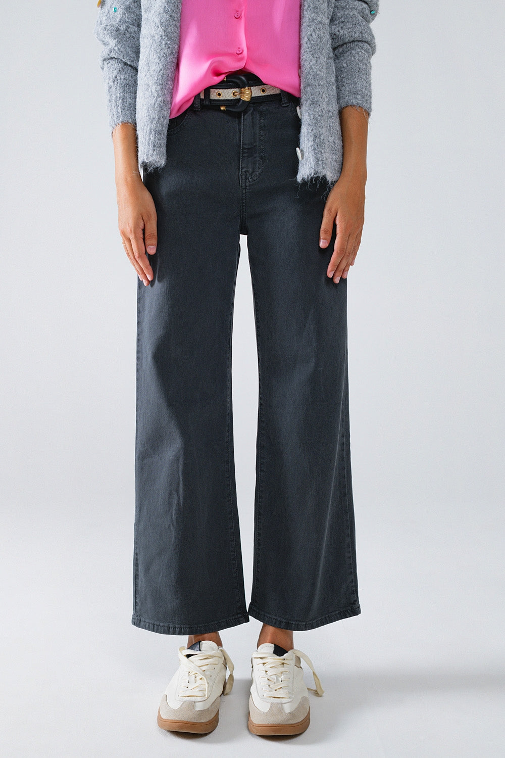 Q2 Jeans cropped a gamba larga in grigio