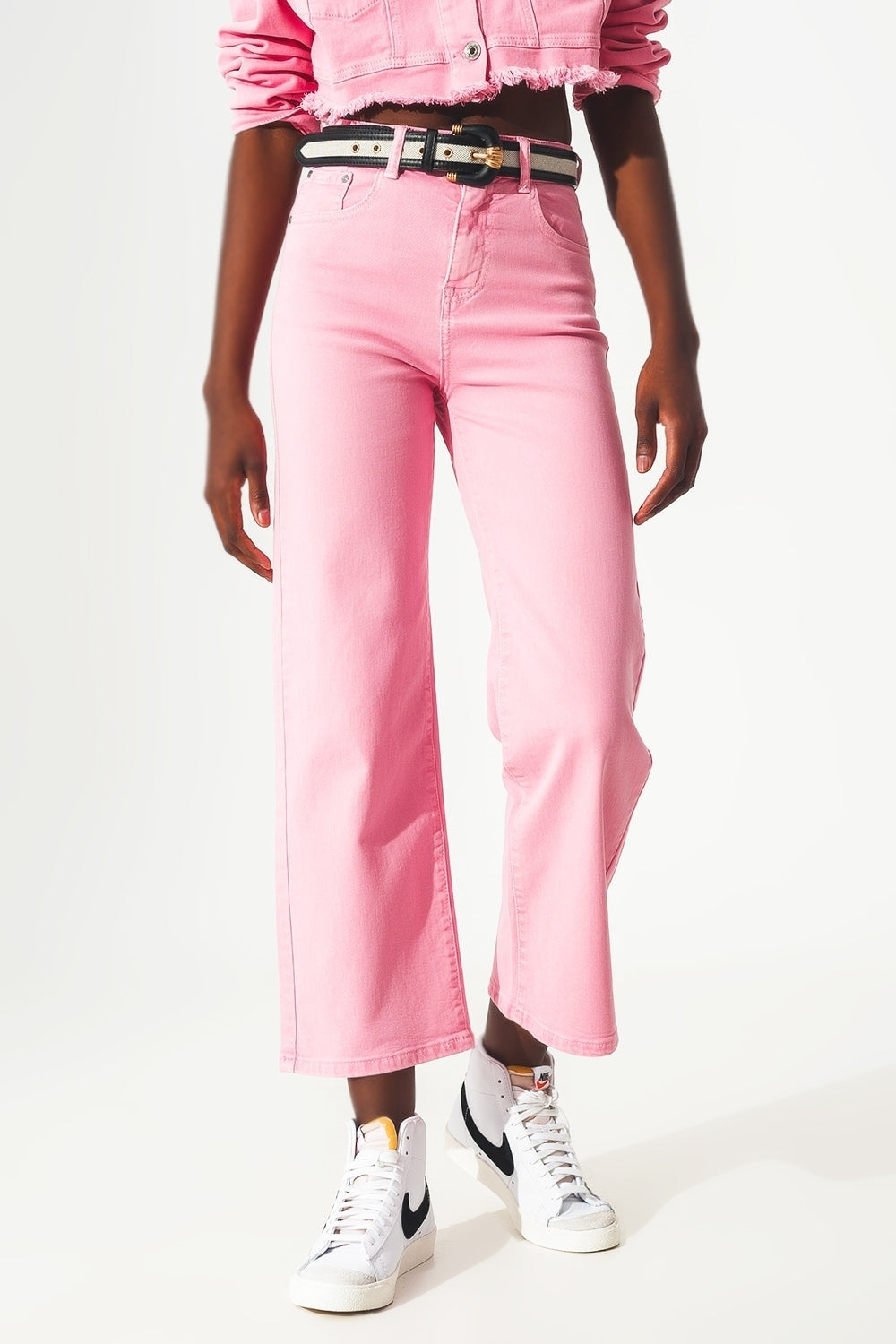 Jeans cropped a gamba larga in rosa