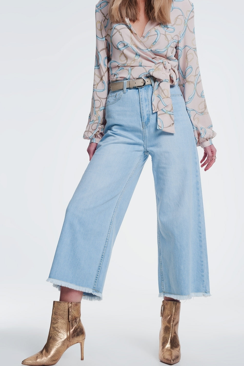 Jeans culotte con orlo strappato