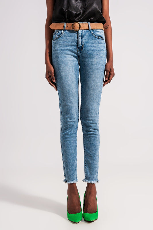 Q2 Jeans denim blu chiaro con fondo grezzo