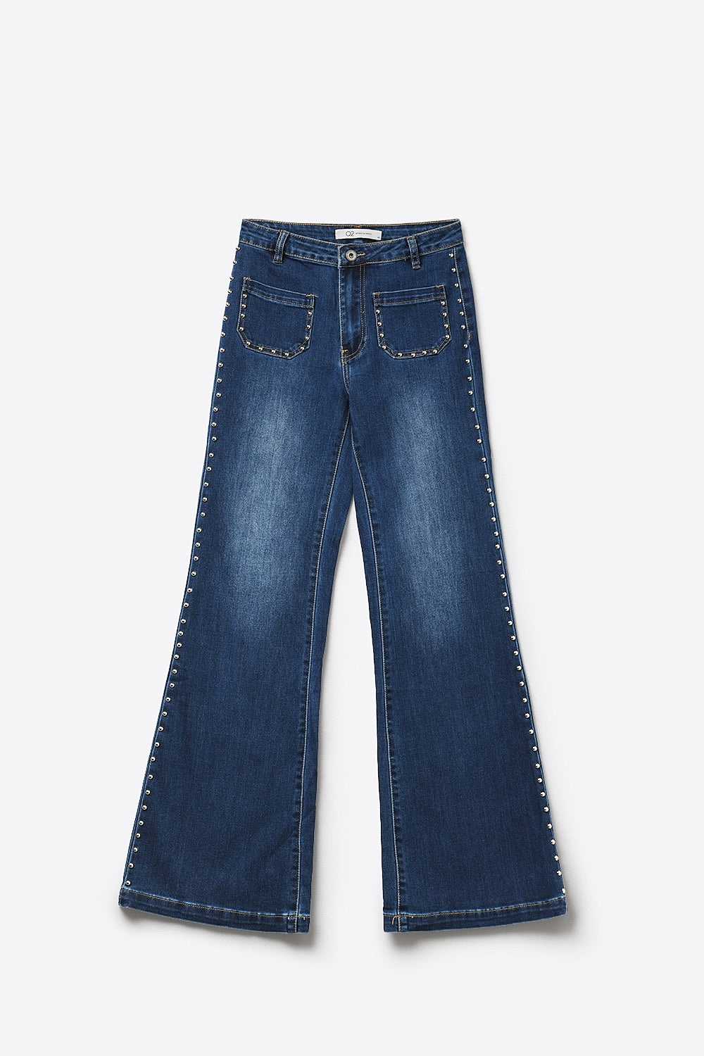 jeans di denim blu a zampa con dettagli di borchie laterali