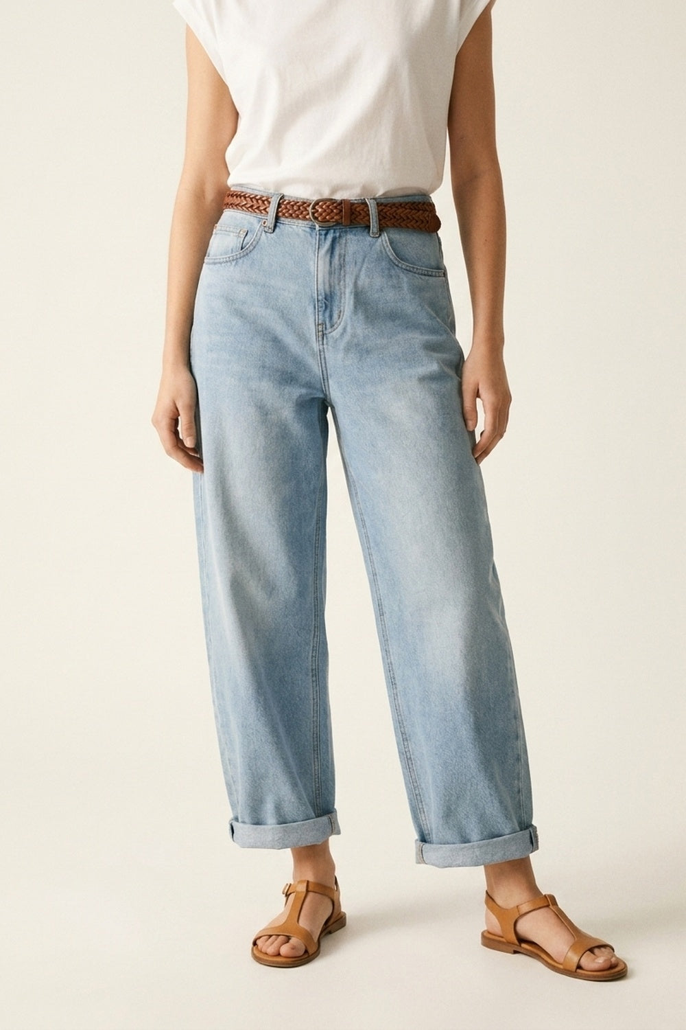 Q2 Jeans di denim blu chiaro a gamba larga con tessuto leggero