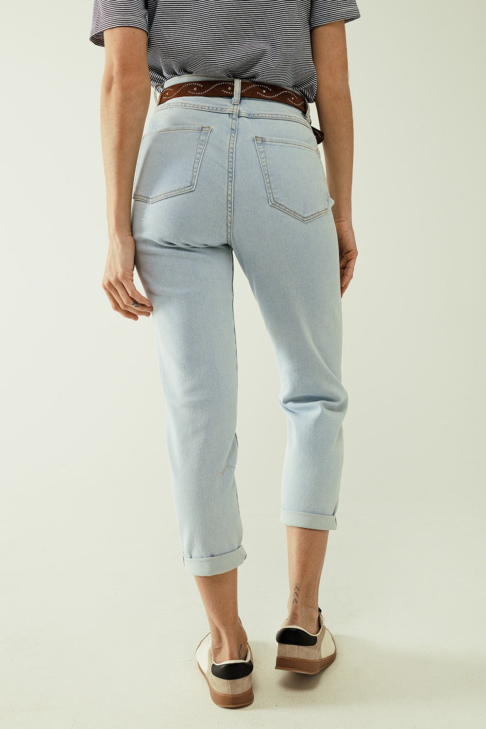 Jeans dritti blu chiaro con orlo e cinque tasche