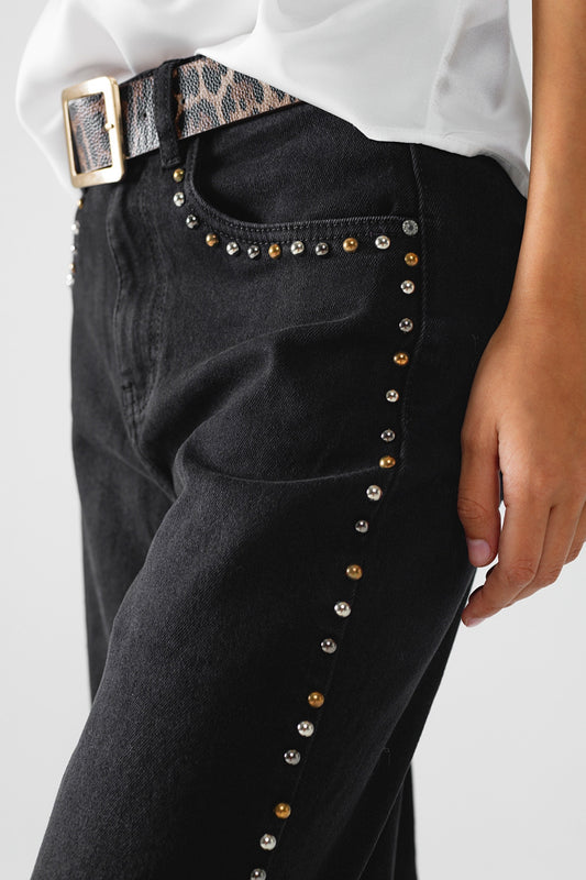 Q2 Jeans dritti con dettagli di borchie sui lati in nero