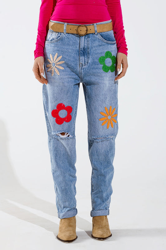 Q2 Jeans dritti con dettaglio floreale in blu lavato