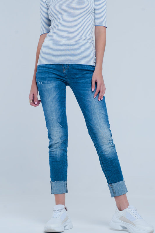 Q2 Jeans dritti con fondo sfrangiato