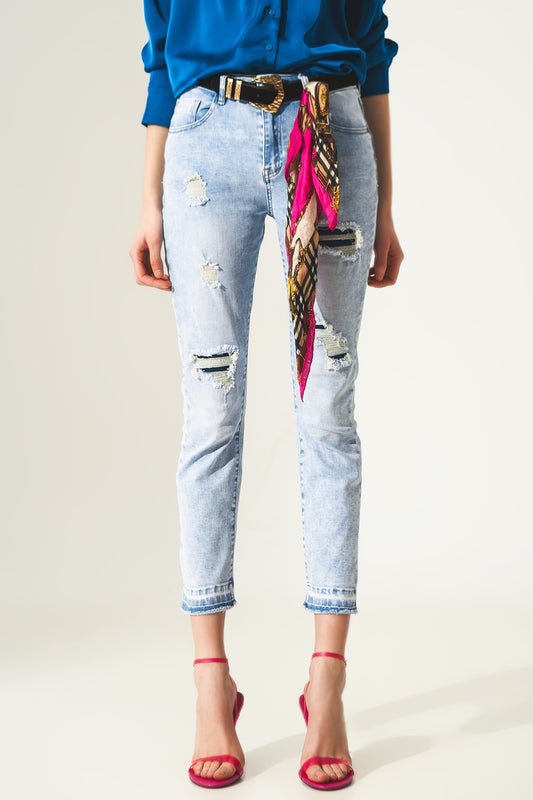Q2 Jeans dritti strappati con dettaglio sull'orlo in blu