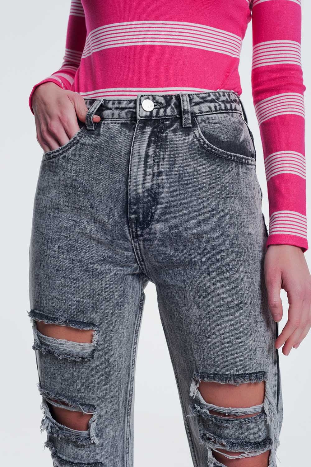 jeans dritti strappati in grigio