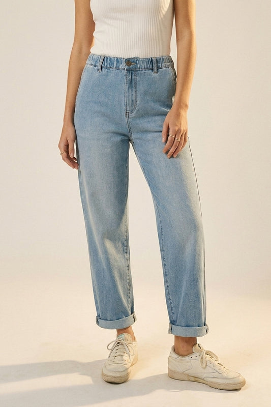 Q2 Jeans in denim a vita alta elasticizzata lavaggio chiaro e vestibilità comoda