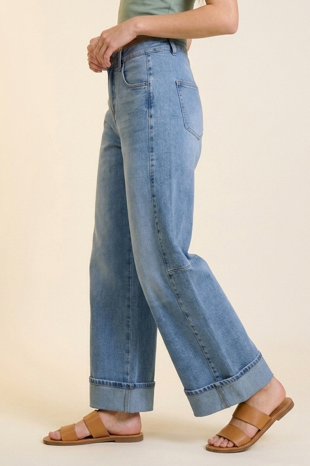 Q2 Jeans in Denim Blu a Gamba Larga Lavaggio Chiaro con Risvolti