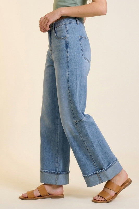 Q2 Jeans in Denim Blu a Gamba Larga Lavaggio Chiaro con Risvolti