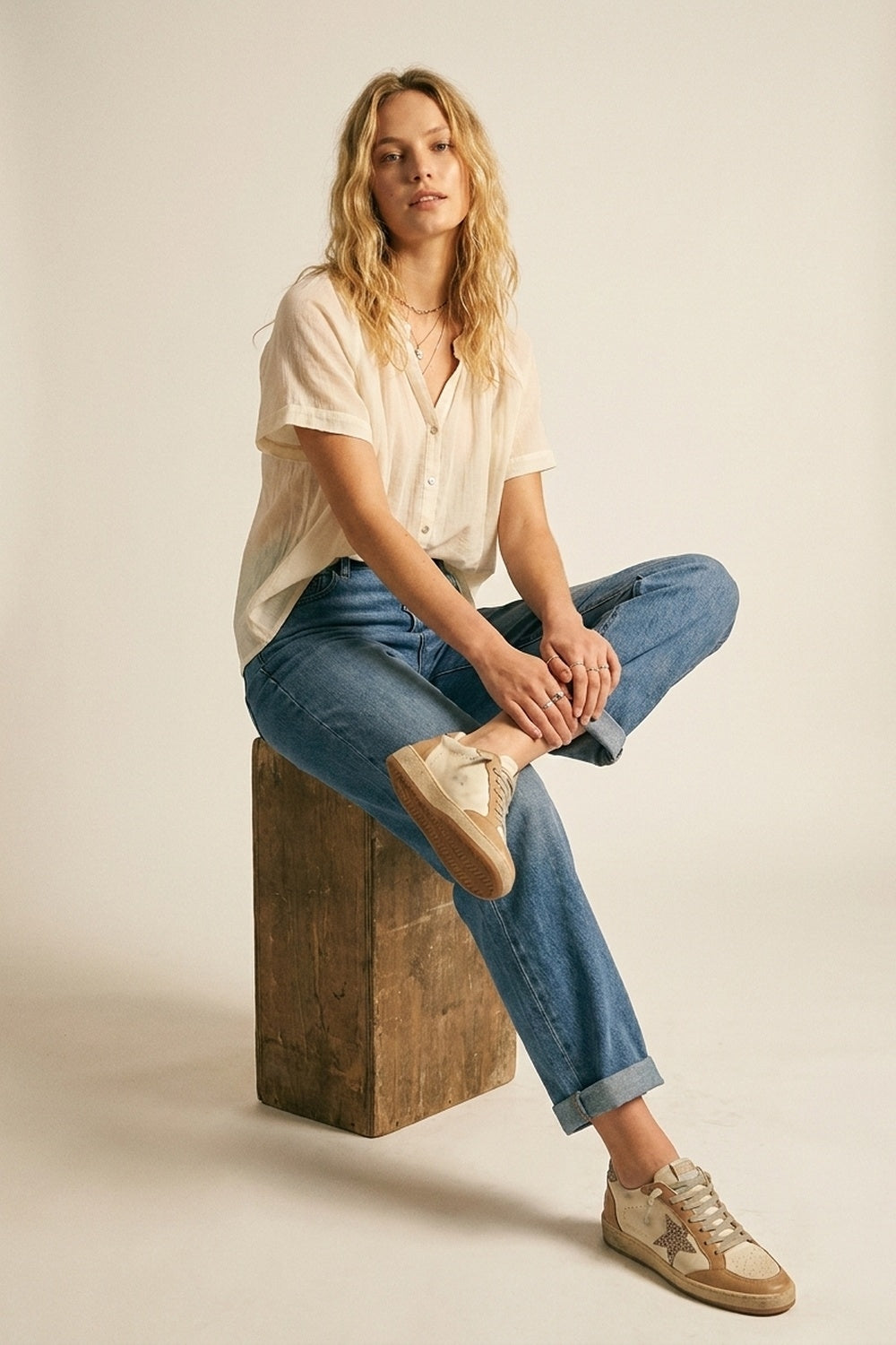 Jeans in denim blu classico a gamba dritta con vita media