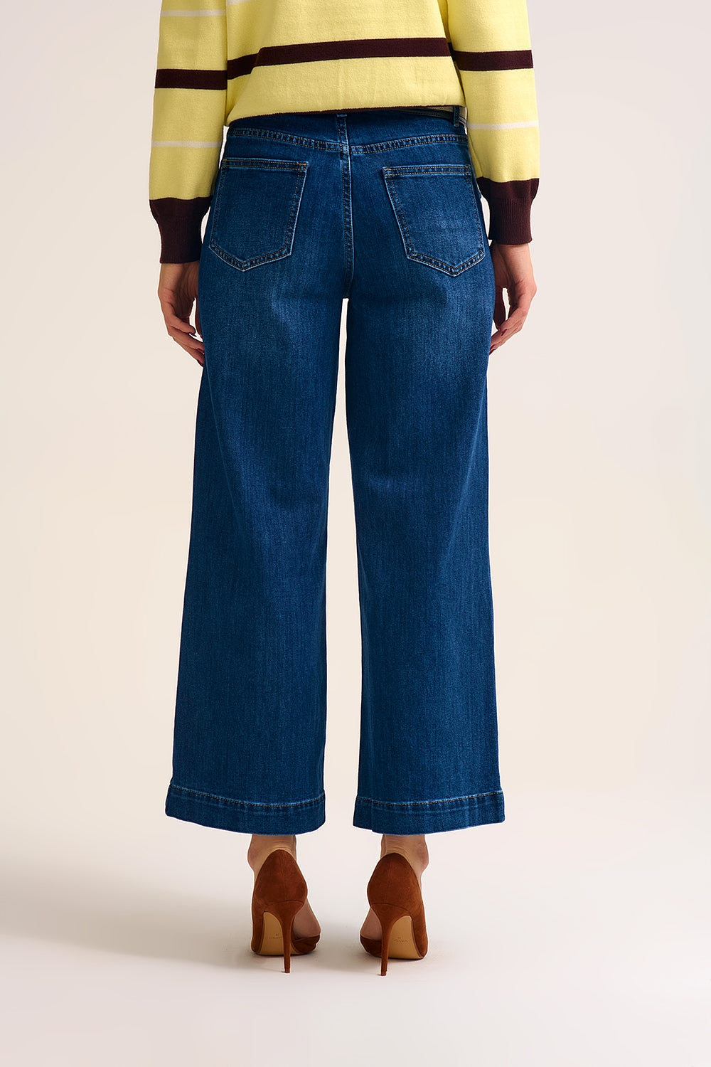 jeans in denim blu scuro a gamba larga con dettagli di bottoni