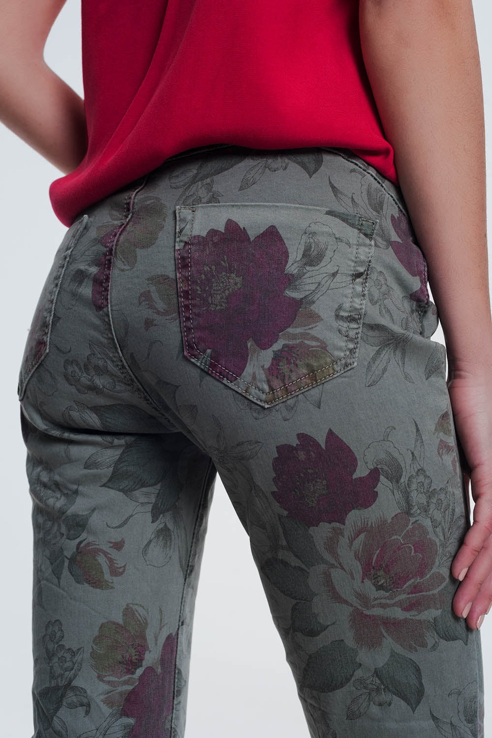 jeans kaki boyfriend con stampa floreale