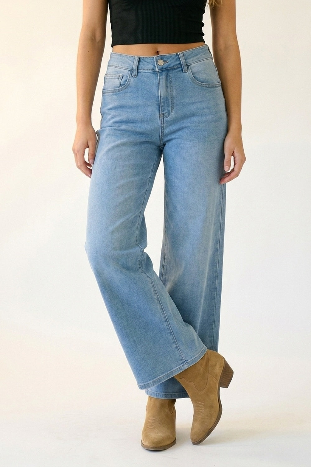 Jeans larghi in denim blu chiaro a lunghezza caviglia